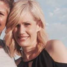 Laurie Buchanan (@LaurLips)