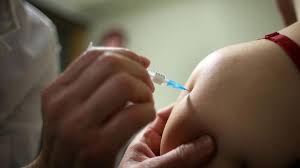 Die grundimmunisierung führt zwar zur bildung von antikörpern, sollte aber in regelmäßigen abständen aufgefrischt werden. Wichtige Impfungen Fur Erwachsene Landesschau Rheinland Pfalz Swr Fernsehen