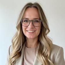 I'm THRILLED to announce that Carrie Aldridge has joined our CBRE Workplace  and Occupancy Management platform as our Strategic Data Insights Director. 