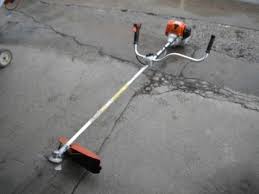 Equipped with advanced technologies, stihl gas chainsaws are made to ensure longer run times between refueling. Stihl Fs 110 Gas Powered Weed Eater