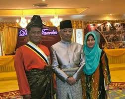 Pengumuman penarikan balik darjah indera mahkota pahang (dimp) daripada boy iman ternyata mengejutkan pelakon dan usahawan itu. Penganugerahan Darjah Indera Mahkota Pahang D I M P Kppkksm