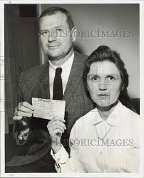 1960 Press Photo Mr. and Mrs. Loyal Brown Hold His Poll Tax Receipt, Can't  Vote