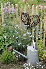 Flechtwerk Natur Deko Fur Den Garten Sarah Anne Diy In 2020 Waldreben Pflanzen Naturliche Dekoration