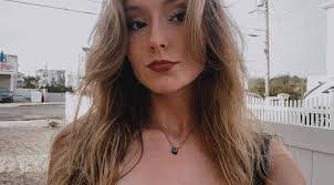 Anna Callahan's Instagram, Twitter & Facebook