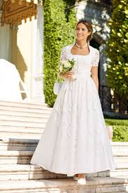 Ursprünglich galten trachten als arbeitskleidung und hatten wenig mit modischem lifestyle zu tun. Hochzeitsdirndl Wimmer Schneidert Scheduled Via Http Www Tailwindapp Com Utm Source Pinterest Utm Medium Dirndl Hochzeit Hochzeitskleid Dirndl Braut Dirndl