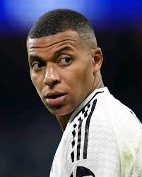 🔴 BREAKING ✓ 𝗞𝘆𝗹𝗶𝗮𝗻 𝗠𝗯𝗮𝗽𝗽𝗲 devrait faire son retour contre le  FC BARCELONE ce samedi ! ❎ Il sera absent demain mercredi face à Getafe CF  !