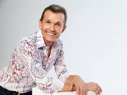 Mixed greens, tomatoes, cheese and celery sticks. Ole Henriksen Is The Skincare Specialist You Need To Know Vogue Arabia