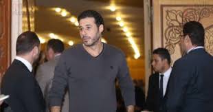بجهد خاص في اتصال تليفوني بين الأستاذ محمد القصبي بالأستاذ حسين مراد ممثل الورثة، توصلا إلى دراسة اقتراح ربما يبدو قابل للمناقشة؛ أبرزها تأجيل إخلاء المقر لمدة شهرين حتى يتم تدبير. Ø£Ø­Ù…Ø¯ Ø§Ù„Ø³Ù‚Ø§ ÙˆÙ…Ù‰ Ø¹Ø² Ø§Ù„Ø¯ÙŠÙ† ÙˆØ³ÙˆØ³Ù† Ø¨Ø¯Ø± ÙŠØ´Ø§Ø±ÙƒÙˆÙ† Ø£Ø­Ù…Ø¯ Ø§Ù„Ø³Ø¹Ø¯Ù†Ù‰ ÙÙ‰ Ø¹Ø²Ø§Ø¡ Ø·Ù„ÙŠÙ‚ØªÙ‡ Ø§Ù„ÙŠÙˆÙ… Ø§Ù„Ø³Ø§Ø¨Ø¹