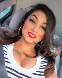 ☝️todavía no e vivido lo suficiente , ya no se puede confiar en gente si te  descuidas te pagan con un tiro en la frente sigo nadando contra la  corriente en un