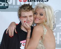 She modeled for fashion companies. How Anna Nicole Smith Became America S Punchline