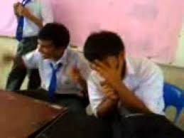 The tengku ampuan jemaah mosque or bukit jelutong mosque is a selangor's royal mosque located in bukit jelutong (section u8) near shah alam, malaysia. Budak Smk Tengku Ampuan Jemaah Revolusi Bunkface Youtube