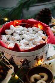Better homes and gardens crescent cookies. Vanilla Walnut Crescent Cookies The Healthful Ideas