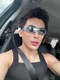 Face card or body card? Chr.