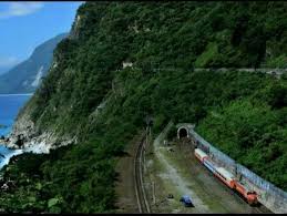At the time of the accident, the train was carrying 488 passengers. Tay494dxxwzpym