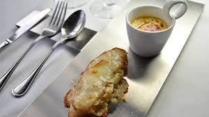 Recette Croque Monsieur D Esturgeon Fume Et Creme Brulee De Hareng Fume De Hugues Massey Recettes De Chefs Ca In 2020 Breakfast Food Toast