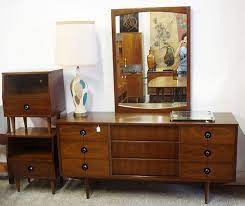 Stanley wethersfield estate upholstered customizable. Mid Century Modern Walnut Stanley Bedroom Set I Actually Have This Mid Century Modern Bedroom Furniture Modern Bedroom Furniture Modern Bedroom Furniture Sets