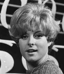 She made her name as a singer in the 1960, with acts such as kjell karlsen and willy andresen. Grynet Molvig