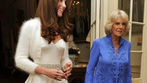 Um nicht von pippa abzulenken, hatte sich kate sicher ganz bewusst für ein äußerst schlichtes kleid in. Das Zweite Hochzeitskleid Von Kate Das Jeder Vergessen Hat