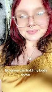 Nicole Buzzard's Instagram, Twitter & Facebook