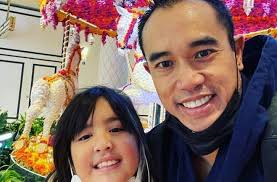 Komiker fuad alkhar alias wan abud sterben. Anak Nia Ramadhani Tak Tahu Arti Kata Bawel Aku Nggak Bisa Bahasa Indonesia