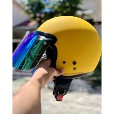 Itu dia enam rekomendasi model helm bogo tahun 2019 yang bisa kamu jadikan panduan buat. Jual Helm Retro Model Cargloss Sepaket Kaca Datar Injak Bogo Helm Model Cargloss Murah Juni 2021 Blibli