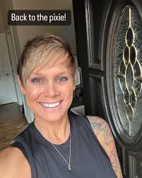 After all the pixie compliments, I went pixie again. My hair is officially  gone and I'm blown away! There is something so liberating about chopping  that hair off. I love what she