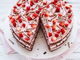 erdbeer stracciatella torte einfach und so lecker die besten backrezepte mit gelinggarantie rezept backrezepte leckere torten torten rezepte