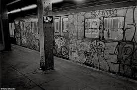 Black And White Nyc Art Retro Black And White Nyc Subway Station Images 30 Amazing Black White Photographs Of 1980 S New Y In 2020 New York Graffiti Street Art Black And White Photographs