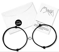 Foto hitam putih memang sebuah seni tersendiri. 2 Pcs Gelang Tali Couple Magnet Gelang Persahabatan Magnet Huruf Inisial Lazada Indonesia