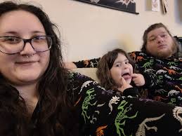 Guys my kindergartener has her first book chart! After she fills it she  gets a free pizza 💕 AND HER FIRST BOOK FAIR TM!!! I am so excited for this  omg I