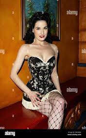 Nov. 2, 2002 - Hollywood, CALIFORNIA - DITA VON TEESE.PLAYBOY DECEMBER  COVERGIRL..QUEEN OF THE NEW BURLESQUE.AT THE HENRY FORD THEATER IN  HOLLYWOOD, CA. FITZROY BARRETT / 11-2-2002 K26974FB (D)(Credit Image: ©  Globe