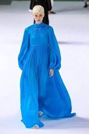 موديلات فساتين خطوبة زرقاء 2020 مجلة سيدتي إليك أجمل موديلات فساتين خطوبة زرقاء 2020 من أسابيع الموضة لموسم الخري fashion best of fashion week ready to wear