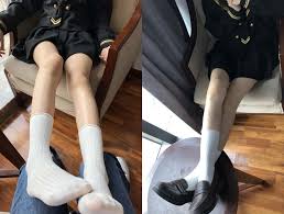 诱惑气息的玉足足交- 爆射精液在可爱脚上