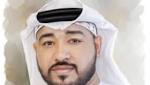 عمر العامري.. يستخدم العلم في