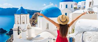Maisons bleues et blanches, clochers typiques, colonnes. Mariage En Grece Un Mariage Dans Les Cyclades