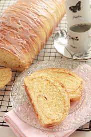 Un Flo De Bonnes Choses Brioche Au Lait Concentre Au Levain Roulee Au Caramel Beurre Sale Ronde Interblog Brioche Lait Concentre Levain
