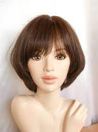 カジュアルなグラレイヤースタイル 医療用ウィッグ専門の美容室コンフェッティ ショートのヘアスタイル 前上がりボブ ひし形 髪型