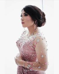 May 21, 2017 · model sanggul modern ini simple namun terlihat cantik dan elegan, sehingga cocok untuk model rambut pesta. Kumpulan Contoh Sanggul Modern Kebaya Terbaru Informasi Masa Kini