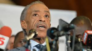 EUA quadruplicam presença militar em Ferguson para conter violência em  protestos