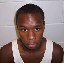 Defense witness gives contradictory testimony in murder trial