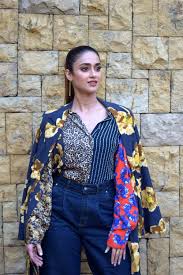 The latest tweets from ileana d'cruz (@ileana_official): Actress Ileana D Cruz New Pics Pagalpanti Movie Promotions New Movie Posters