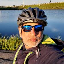 Hi im desperately looking for a job(female) Im a new immigrant and its been  more than 6 months since im looking for work I have customer service agent  experience and im looking