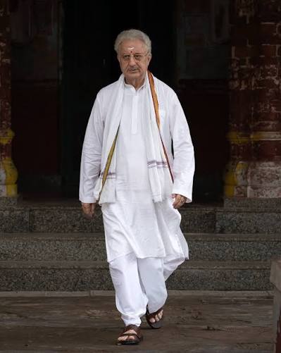फ़िल्म ' श्री रामभूमि' में अशोक सिंघल की भूमिका में अनुपम खेर एक्टर ने सोशल  मीडिया पर लिखा- अब जबकि मेरे द्वारा निभाए जा रहे किरदार की कुछ ...
