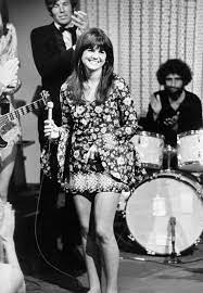 Linda ronstadt has released more than 35 albums during a career that has spanned nearly 40 years. The First Lady Of Rock 25 Sexy Photos Of A Young Linda Ronstadt On Stage Vintage News Daily