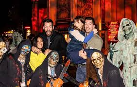 We have big plans to read big plans, 'cause we were so busy, we had to clear our schedules, the two joked before starting their live. Zooey Deschanel And Jonathan Scott Relationship Timeline Dating History And More Stanford Arts Review