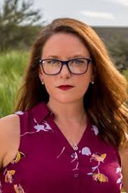 Amanda Linton's Instagram, Twitter & Facebook