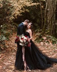 21 Wedding Dresses For Girls Who Only Wear Black Black Wedding Dresses Gothic Wedding Halloween Wedding Dresses
