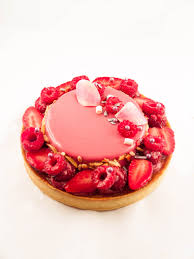 Tarte Fraise Pate Sucree Vanille Creme D Amande Confit Rhubarbe Mousse Fraise Patisserie Tarte Aux Fraises Gastronomie