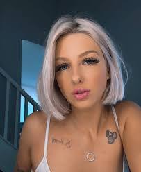 Aimee Ellsworth's Instagram, Twitter & Facebook