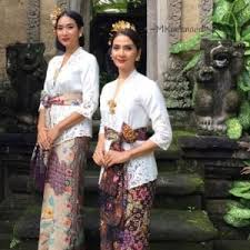 Ketahui lebih lanjut mengenai gaun tradisional thailand yang cantik di sini. Unik Dan Beragam Berikut 6 Pakaian Tradisional Dari Berbagai Negara Di Asia Tenggara